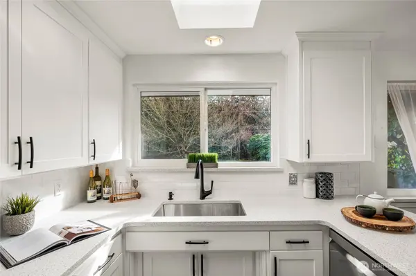 19513 Meridian AVE N, Shoreline, WA 98133