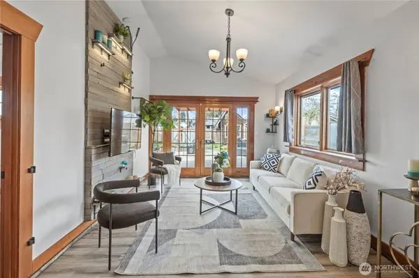 6822 S Lawrence ST, Tacoma, WA 98409