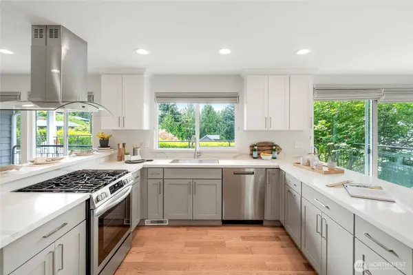 9226 25th AVE NW, Seattle, WA 98117