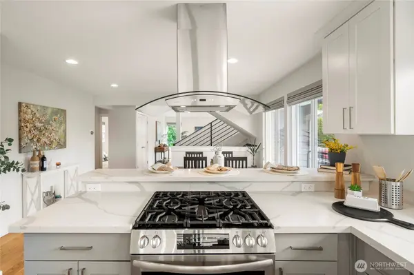 9226 25th AVE NW, Seattle, WA 98117