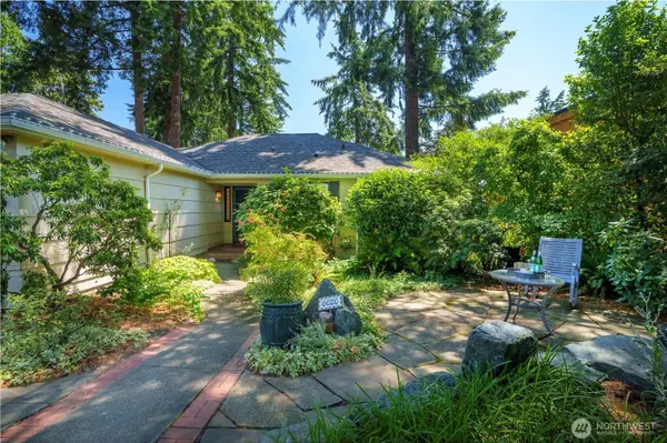 6626 57th AVE NE, Seattle, WA 98115