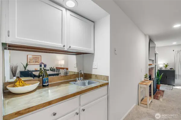1819 N 107th ST #104, Seattle, WA 98133