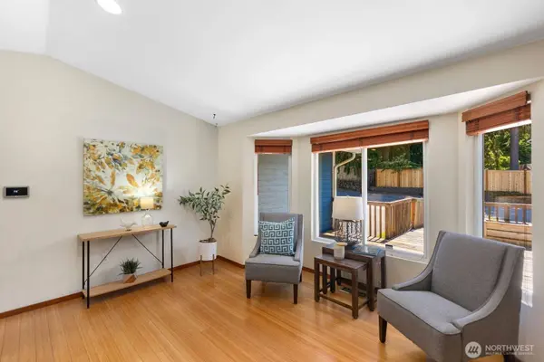 8618 NE 143rd ST, Kirkland, WA 98034