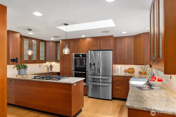 8618 NE 143rd ST, Kirkland, WA 98034