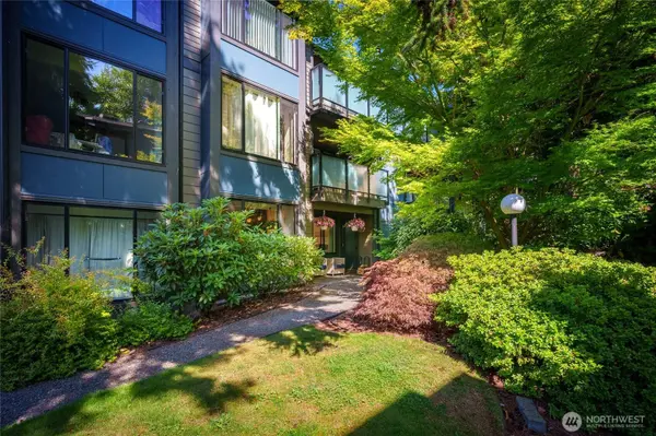 1819 N 107th ST #104, Seattle, WA 98133