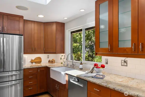 8618 NE 143rd ST, Kirkland, WA 98034