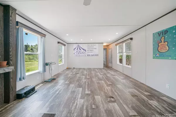 3292 Fm 1784, Pleasanton, TX 78064