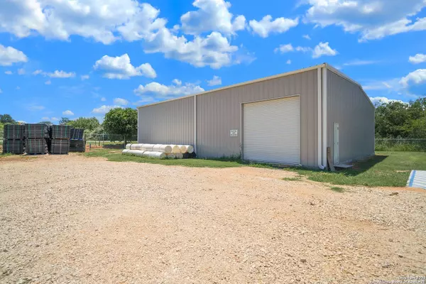3292 Fm 1784, Pleasanton, TX 78064
