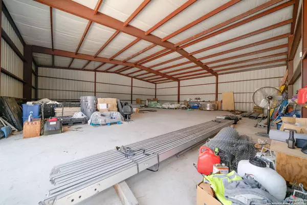 3292 Fm 1784, Pleasanton, TX 78064