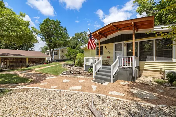 1404 McAllen St, Kerrville, TX 78028