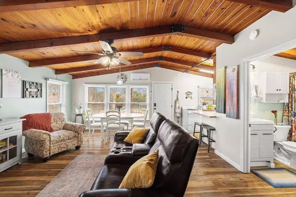 1404 McAllen St, Kerrville, TX 78028