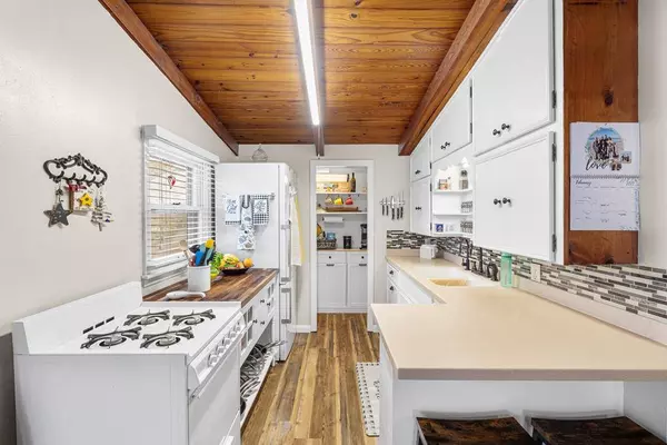 1404 McAllen St, Kerrville, TX 78028