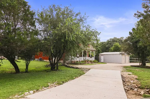 2002 HOFFMANN LN, New Braunfels, TX 78132