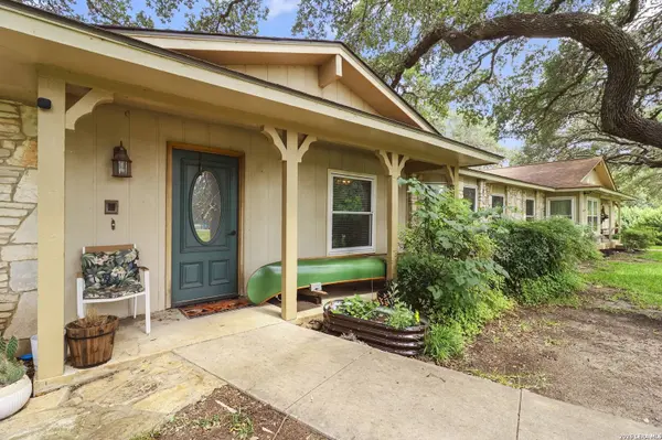 9477 WINDWOOD DR, Boerne, TX 78006