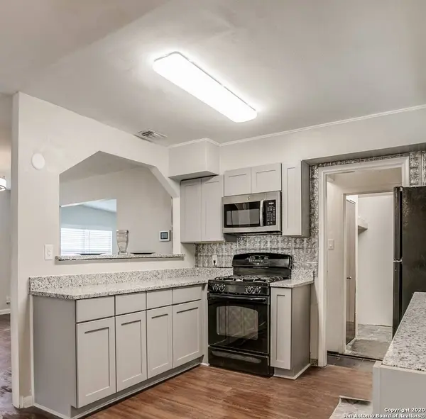 207 Middlebury Dr, San Antonio, TX 78217