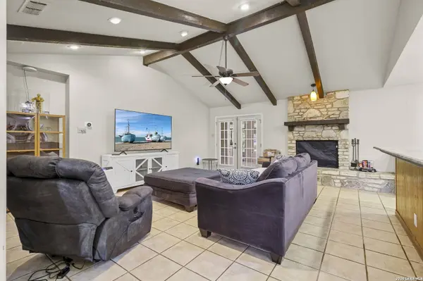 9477 WINDWOOD DR, Boerne, TX 78006