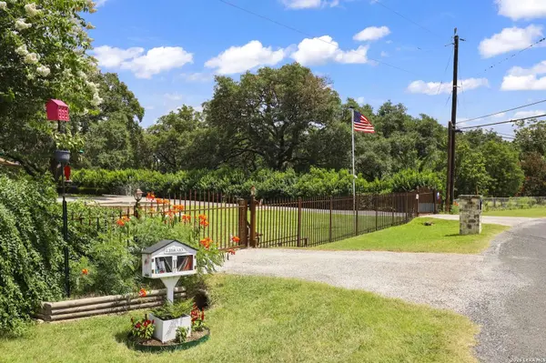 9477 WINDWOOD DR, Boerne, TX 78006