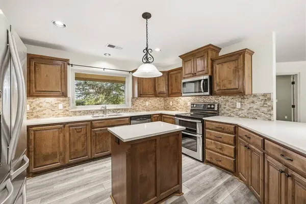 312 Cave Springs Dr, Ingram, TX 78024