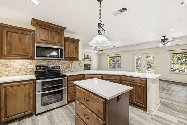 312 Cave Springs Dr, Ingram, TX 78024