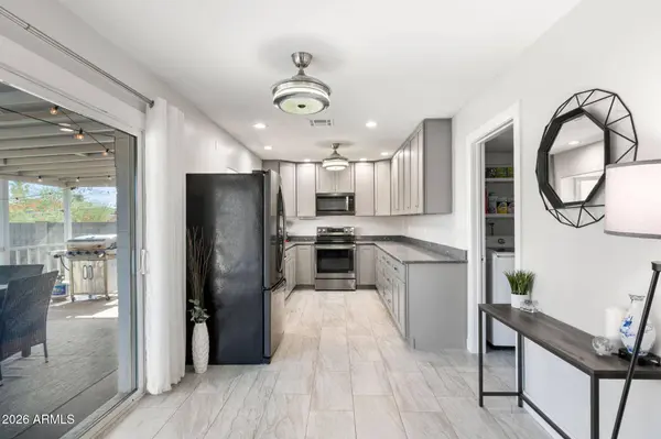 1301 W KERRY Lane, Phoenix, AZ 85027