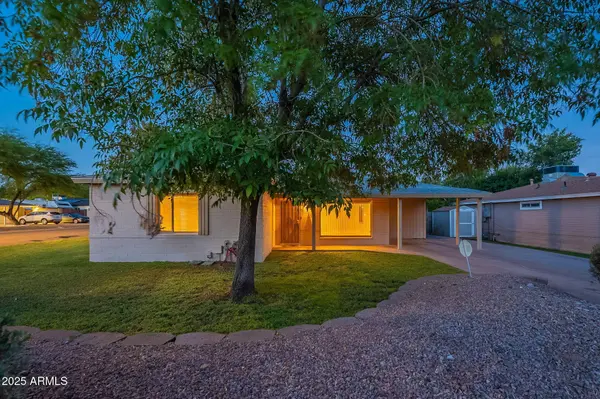7035 N 11th Place, Phoenix, AZ 85020