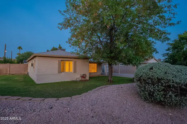 7035 N 11th Place, Phoenix, AZ 85020