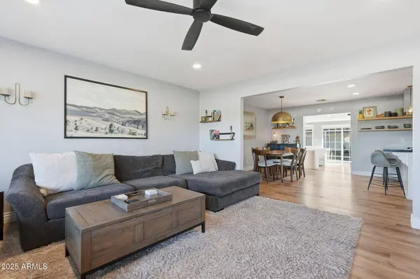 8113 E OAK Street, Scottsdale, AZ 85257