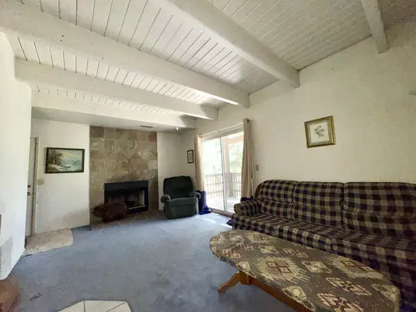 732 Grass Valley Rd #A, Lake Arrowhead, CA 92352