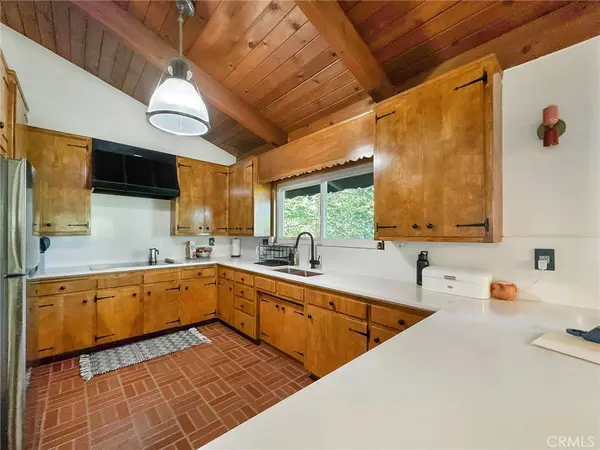 24466 Altdorf DR, Crestline, CA 92325