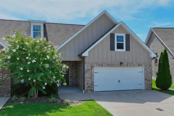 106 Brook Ct, White House, TN 37188-2921
