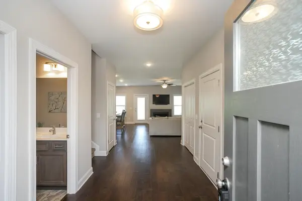 106 Brook Ct, White House, TN 37188-2921