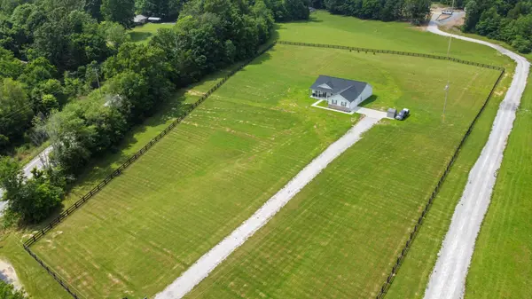 1021 Eljie Rd, Cumberland Furnace, TN 37051-4602