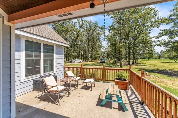 13745 Readings Rd, Siloam Springs, AR 72761