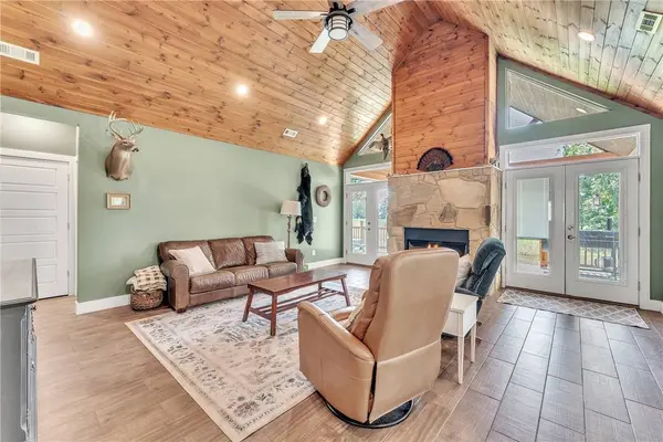 13745 Readings Rd, Siloam Springs, AR 72761