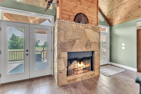 13745 Readings Rd, Siloam Springs, AR 72761
