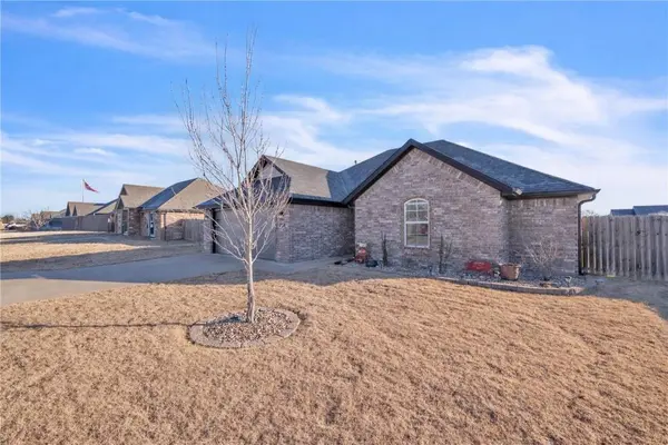 1621 Whirlaway Ln, Prairie Grove, AR 72753