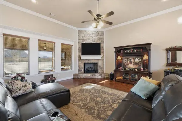 465 S Grandview Ct, Farmington, AR 72730
