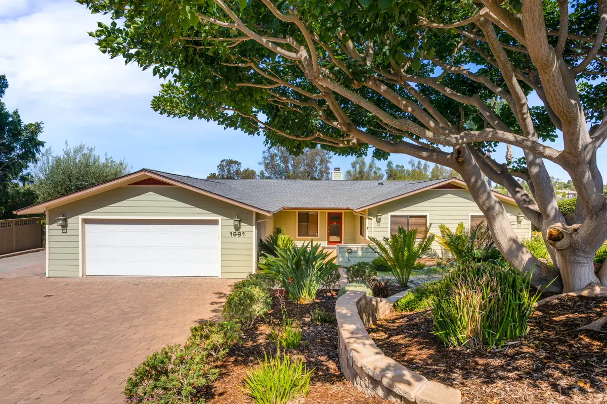 1691 Peppertree Pl, Fallbrook, CA 92028-4465
