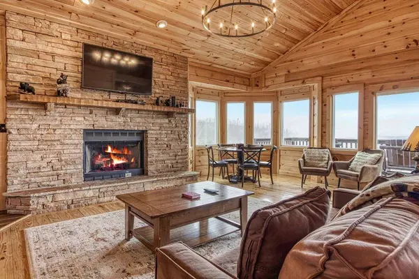 943 Crooked Ridge Rd, Gatlinburg, TN 37738