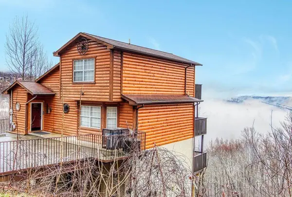 943 Crooked Ridge Rd, Gatlinburg, TN 37738