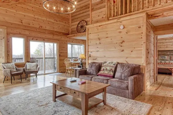 943 Crooked Ridge Rd, Gatlinburg, TN 37738
