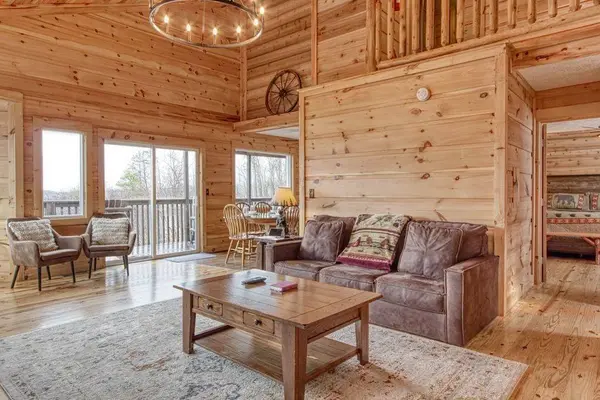 943 Crooked Ridge Rd, Gatlinburg, TN 37738