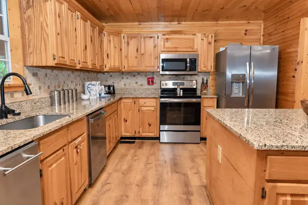 2116 Ridgecrest Loop Ln, Sevierville, TN 37876