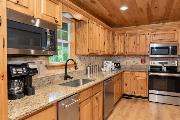 2116 Ridgecrest Loop Ln, Sevierville, TN 37876