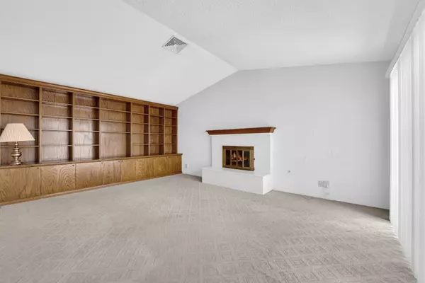 Las Vegas, NV 89119-6162,2004 Canterbury Dr