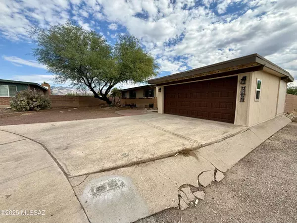8645 E Bellevue Place, Tucson, AZ 85715