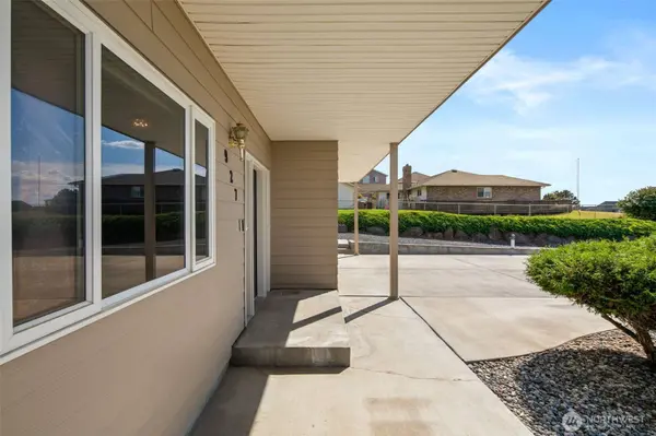 927 Easy ST NE, Moses Lake, WA 98837