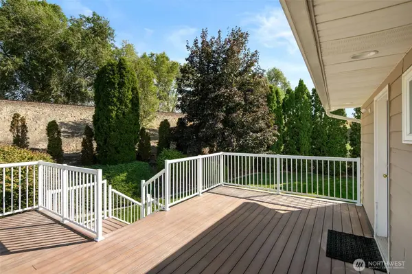 927 Easy ST NE, Moses Lake, WA 98837