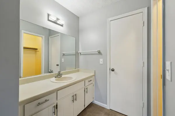745 Lake Terrace Dr, Nashville, TN 37217-4251