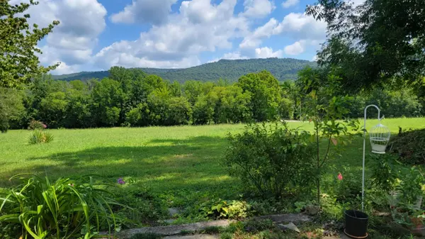 1556 Chestnut Grove Rd, Morrison, TN 37357-6154